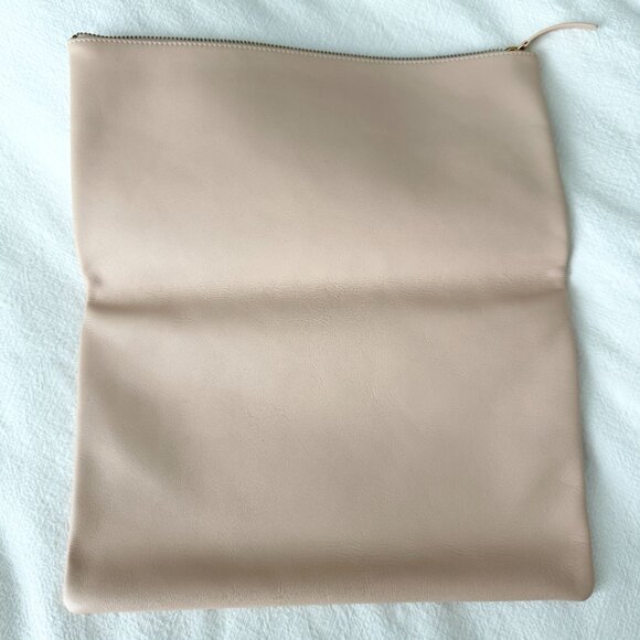 Everlane Foldover Clutch in Ballet Pink - Picture 4 of 5
